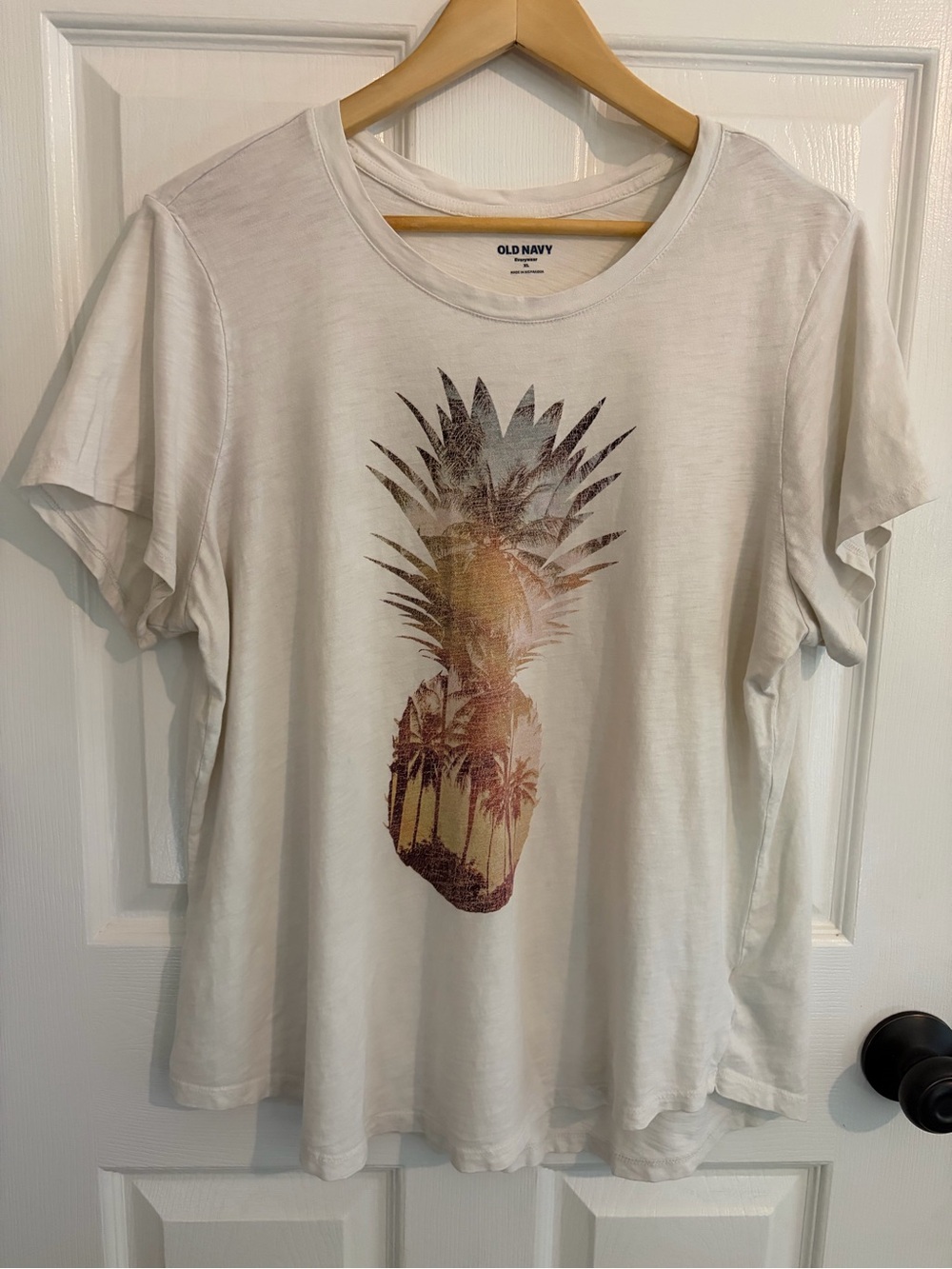 Old Navy Off-White Short-Sleeve Pineapple Graphic Tee with Sunset Print - XL